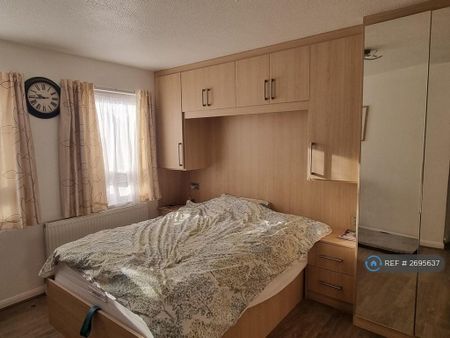 3 bedroom detached house to rent - Photo 3