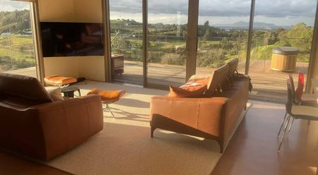 Exquisite one-bedroom - Photo 2