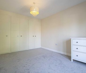 4 bedroom semi-detached house to rent - Photo 1