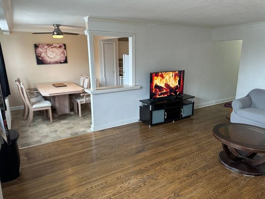 For Lease - 297 Lakeshore Road, Mississauga, Ontario - Photo 1