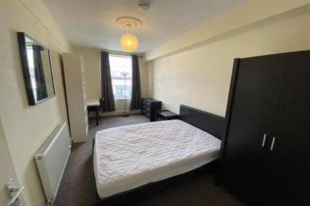 1 bedroom in a flat share to rent - Photo 5