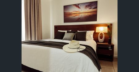 Fully Furnished & Executive Ready — Wi-Fi + Power Included - Photo 4