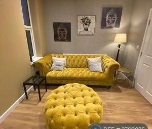 1 bedroom in a flat share to rent - Photo 1