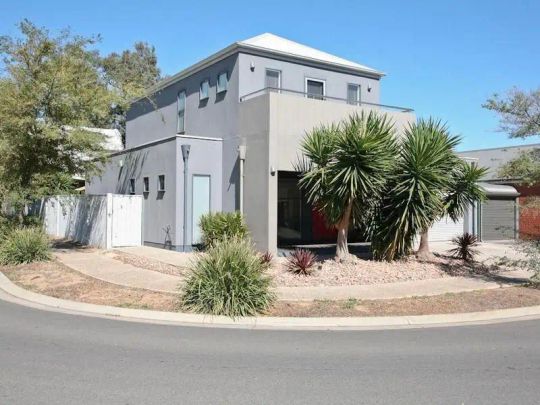 2 Swan Circuit, Mawson Lakes SA 5095 - Photo 1