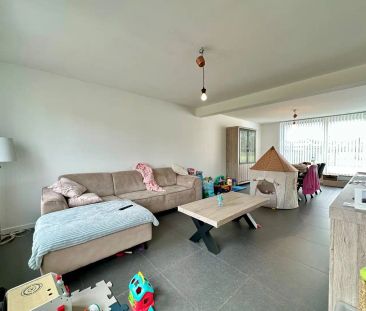 Ruim Duplexappartement met 2 slaapkamers en groot terras te Nerem (... - Photo 2