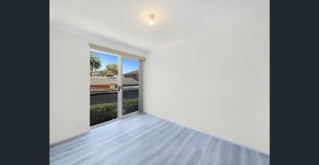 Updated 2 Bedroom Unit in Prime Location - Photo 5