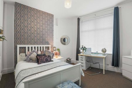 6 bedroom end of terrace house to rent - Photo 5