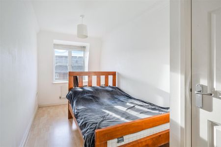 To Let 2 Bed Apartment - Photo 3