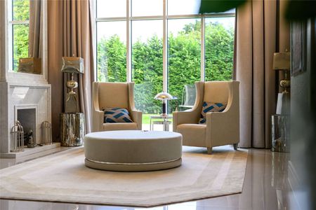 An exceptional contemporary home of over 5,000 sq ft, set behind electric gates on one of Hale Barns' most prestigious roads. - Photo 4