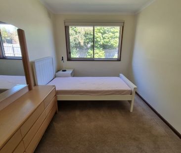 3-bedroom shared unit, Burwood Hwy - Photo 1