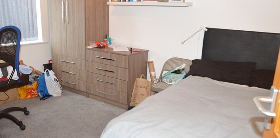 48 EXETER ROAD - Photo 2