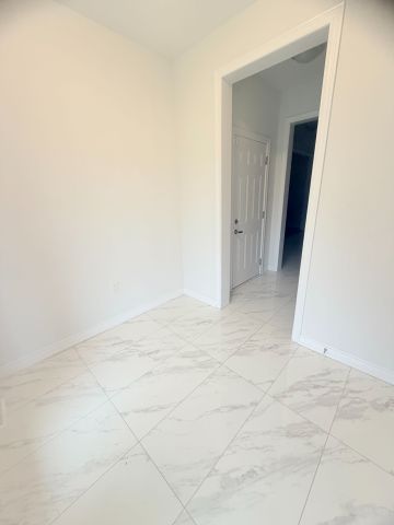 For Lease - 53 Woolacott Lane, Clarington, Ontario - Photo 5