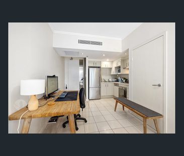 Sensational North facing apartment with amazing city views - Photo 5