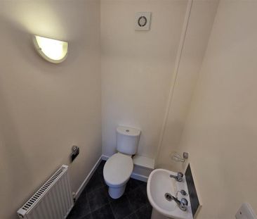 2 bedroom semi-detached house to rent - Photo 5