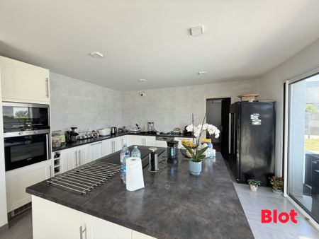 Location Maison 5 pièces 186m² VANNES 56000 - Photo 5