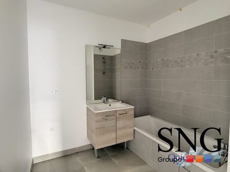 T3 AVEC JARDIN, TERRASSE ET 2 PARKINGS - Photo 2