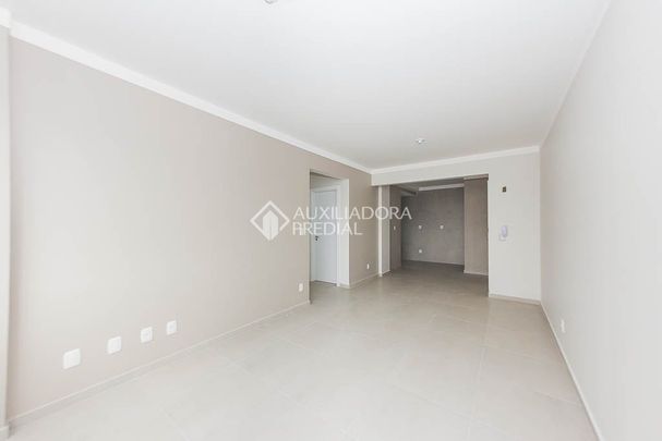 Apartamento com 2 quartos e 71m² para alugar em Jardim do Salso, Porto Alegre. - Photo 1