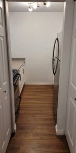 Available Mar 1st - 1 bedroom w/den near Lougheed Mall - Photo 4