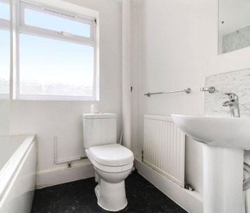 2 bedroom end of terrace house to rent - Photo 5