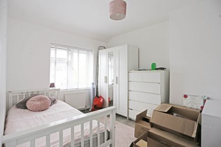 Price £2,100 pcm - Available 01/12/2025 - Part Furnished - Photo 4