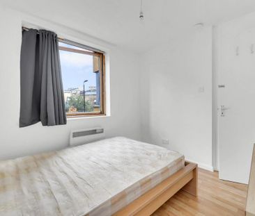 3 bedroom flat to rent - Photo 6