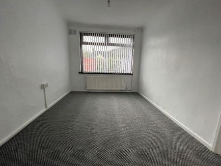 32 Kings Avenue, Fernagh, Newtownabbey, BT37 0DE - Photo 5
