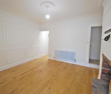 3 bedroom end of terrace house to rent - Photo 3