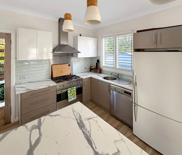 STYLISH RENOVATED 3 BEDROOM FAMILY HOME - Photo 1