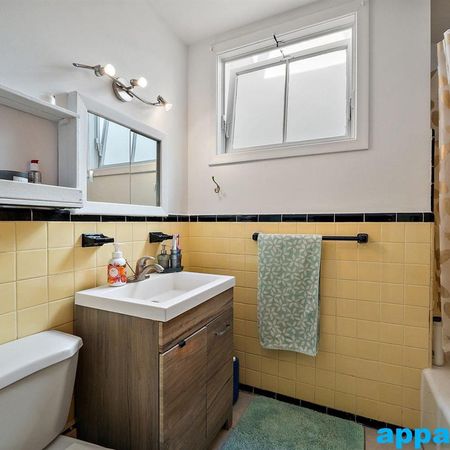 Saint-Léonard – Magnifique appartement 3 1/2 bien éclairé à louer – 2e étage - Photo 4