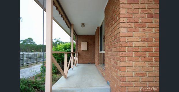 3 Bed Walk to public transport - Photo 1