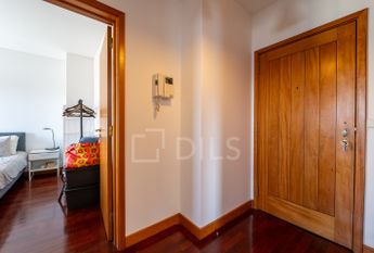 Apartamento T1 com terraço e lugar de garagem situado no Campo Alegre