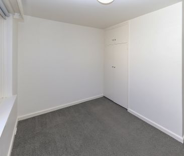 Spacious & Modern two bedroom apartment. - Photo 3