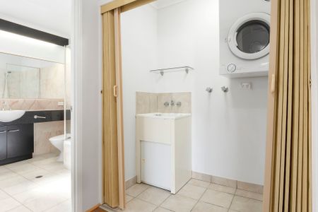 CHARMING TWO BEDROOM UNIT ON CITY FRINGE - Photo 4