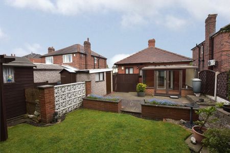 18, Lincroft Crescent, Leeds, West Yorkshire, LS13 2JN - Photo 4