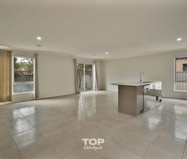 Beautifully Maintained 4-Bedroom Home Close to Top Schools!! - Photo 5