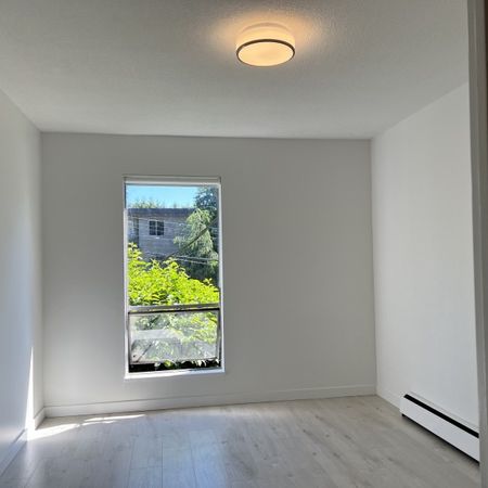 Gary Manor - Photo 3