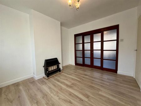 3 bedroom semi-detached house to rent - Photo 4
