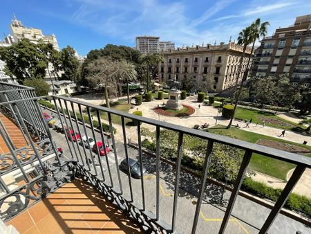 Plaça dAlfons el Magnànim, Valencia, Valencian Community 46003 - Photo 2