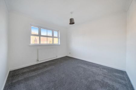 4 bedroom detached house to rent - Photo 4