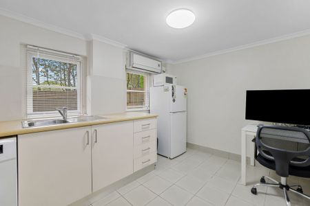 Cosy Unit in a Very Convenient Location - Photo 2