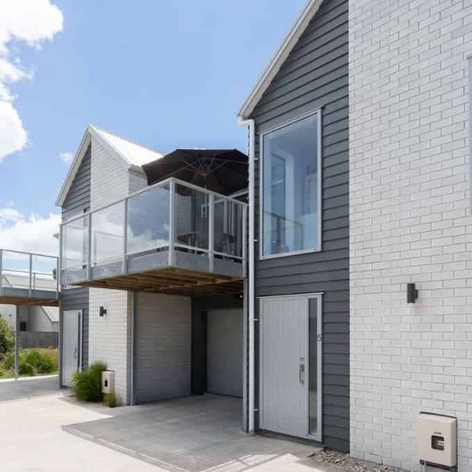 Modern Townhouse in Prime Location – Close to CBD, Hospitals & Hamilton Lake - Photo 1