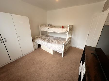 Carr Manor Road, Leeds - Photo 3