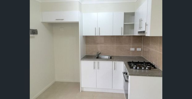 Simple, Stylish Studio Apartment - right near Station! - Photo 1