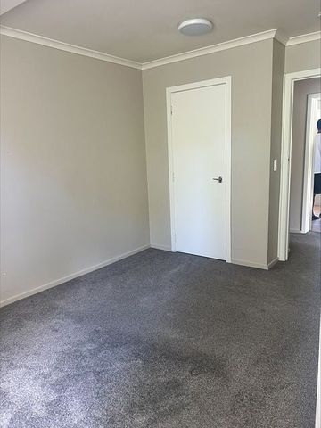 Three bedroom home, central Avondale - Photo 4
