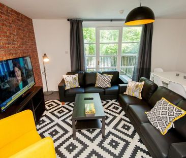 6 bedroom townhouse to rent - Photo 2