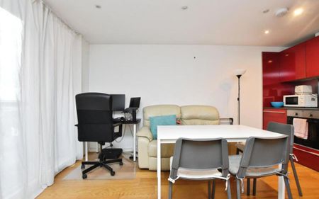 A neutrally decorated one bedroom apartment to let in Bedminster’s popular Airpoint development, offering a bright open-plan living space, modern kitchen and bathroom, roof-top running track and convenient access to North Street amenities and Parson Street station. All complete with allocated parking. - Photo 3