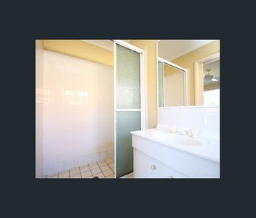 Family Home in a Quiet Tingalpa Location - Photo 6