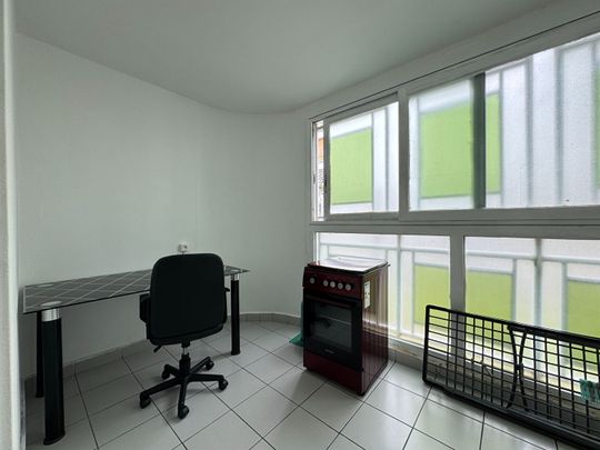 A LOUER - Sainte-Clotilde - Appartement T3 meublé avec 2 salles de bains proche de l'université idéal COLOCATION - Photo 1