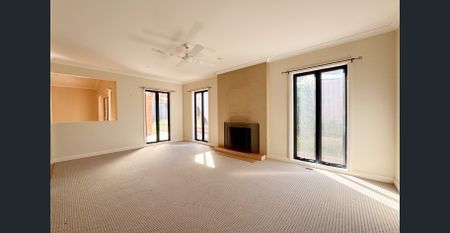 Modern Family Living in a Sought-After Beaconsfield Location - Photo 3