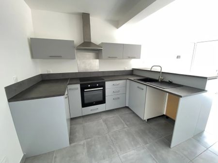 Location Maison 4 pièces 87 m2 à Salon-de-Provence - Photo 3